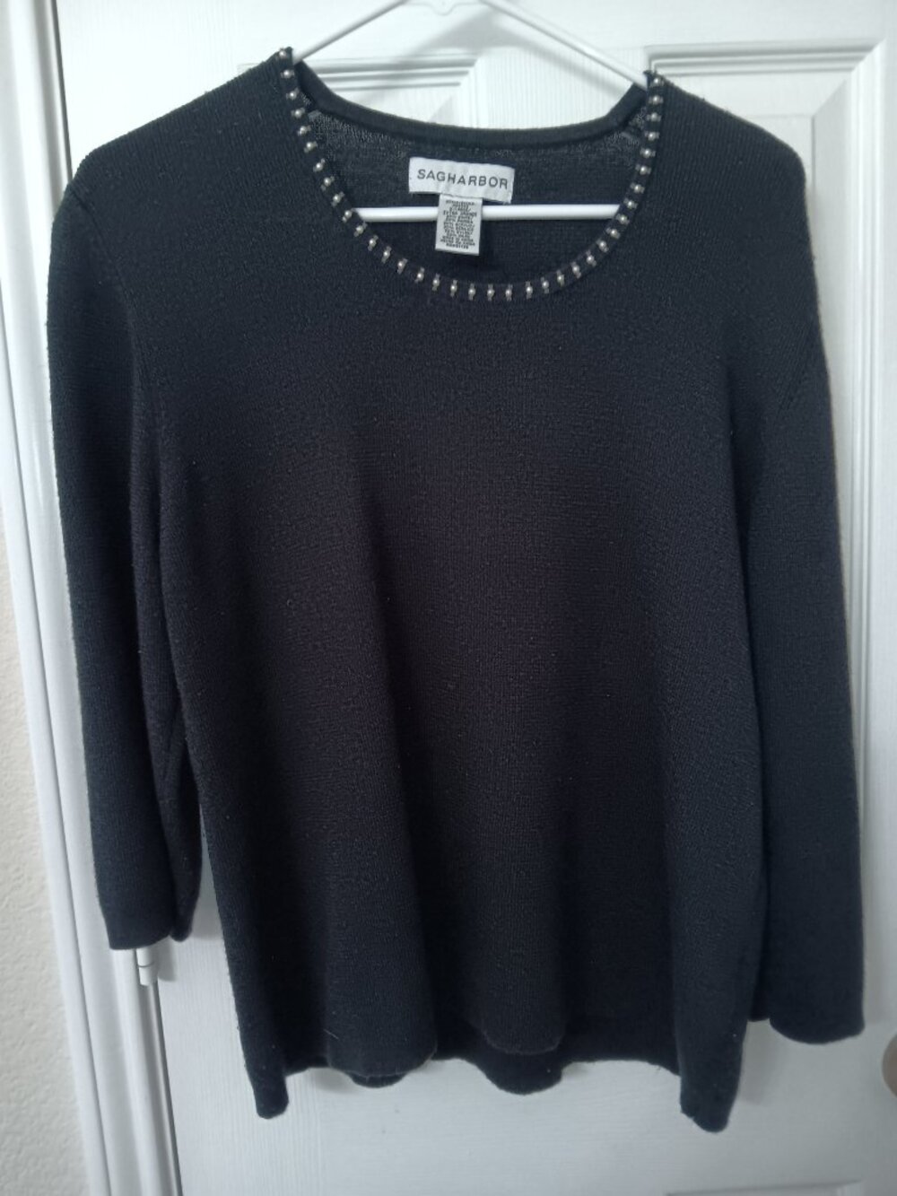 SAG HARBOR Women's Black with Faux Pearl Trim 3/4 Sleeve Sweater - XL - Picture 3 of 5